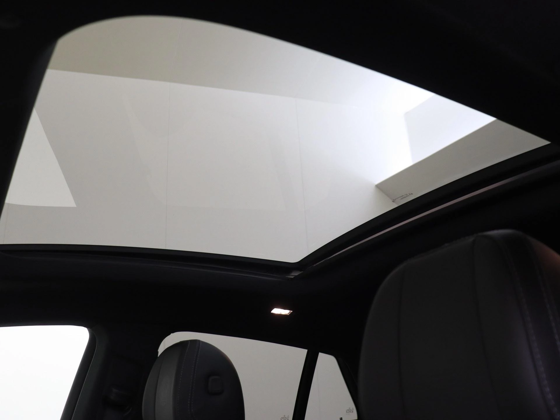 Mercedes-Benz-GLE-image-34