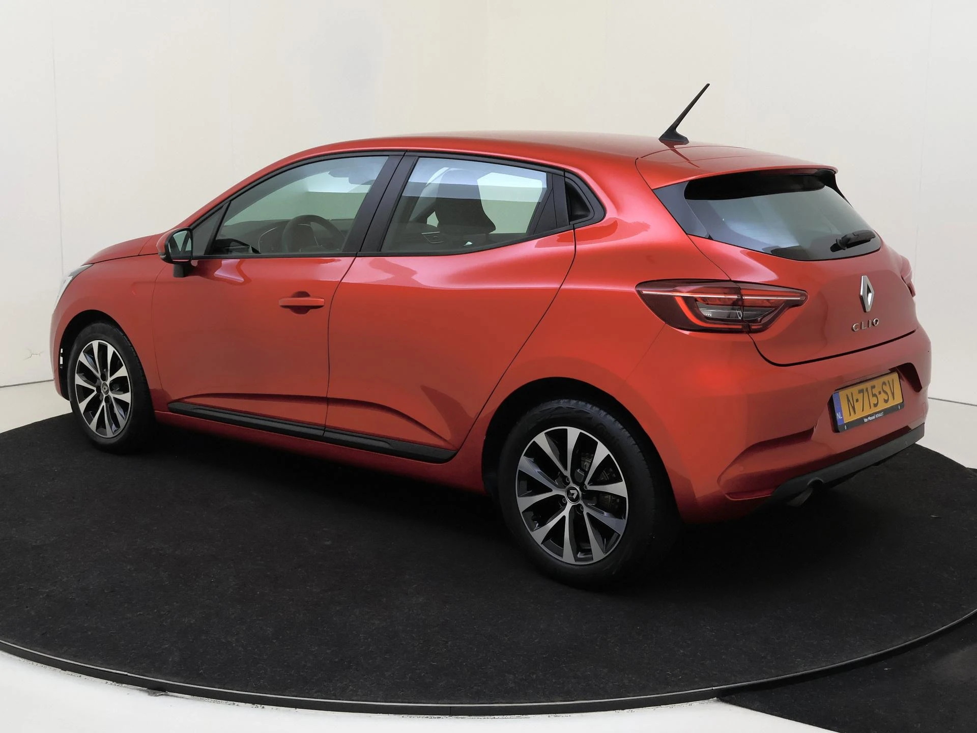 Renault-Clio-image-2