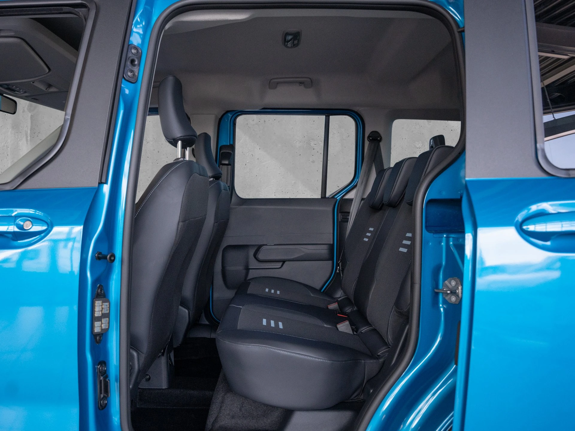 Ford Tourneo Courier Active 1.0 EcoBoost 92 kW Auto Kompaktvan. 5-türig