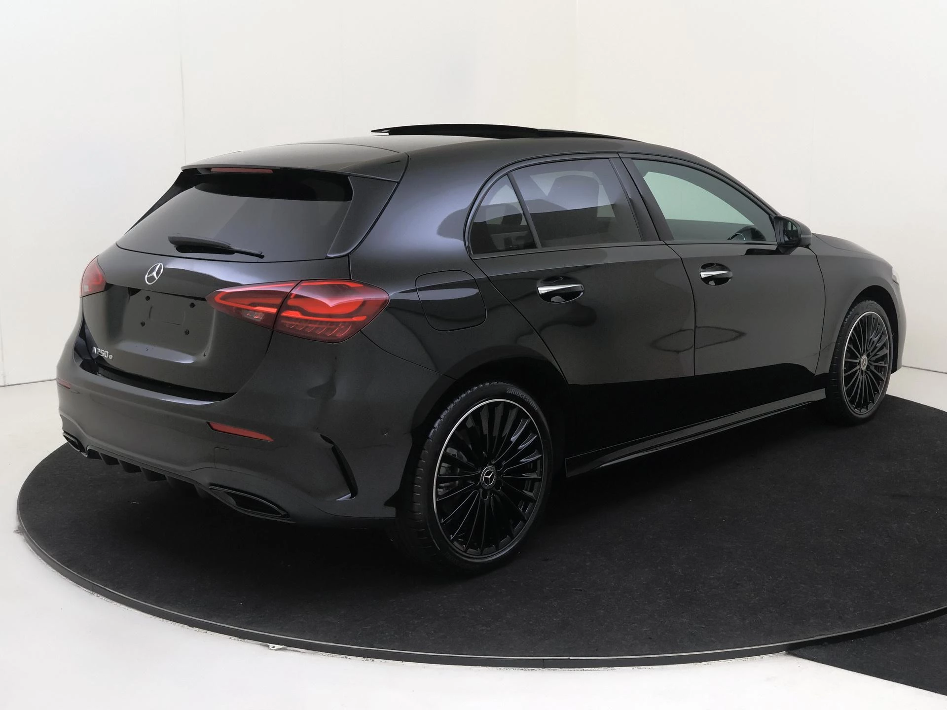 Mercedes-Benz-A-Klasse-image-3
