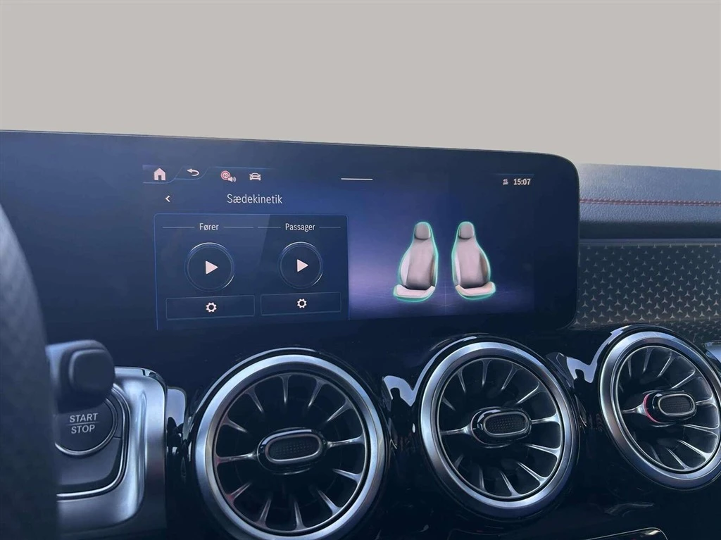 Mercedes-Benz-EQB-image-15