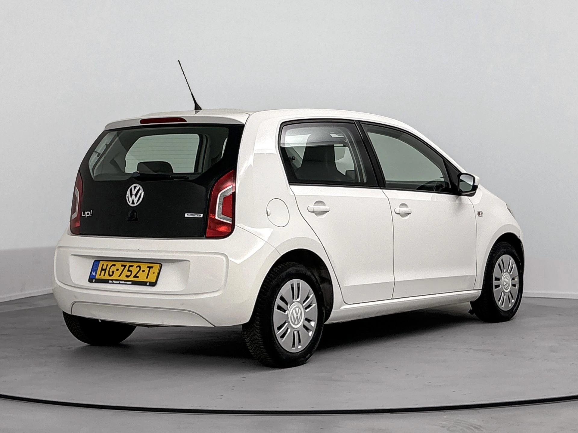 Volkswagen-up!-image-3