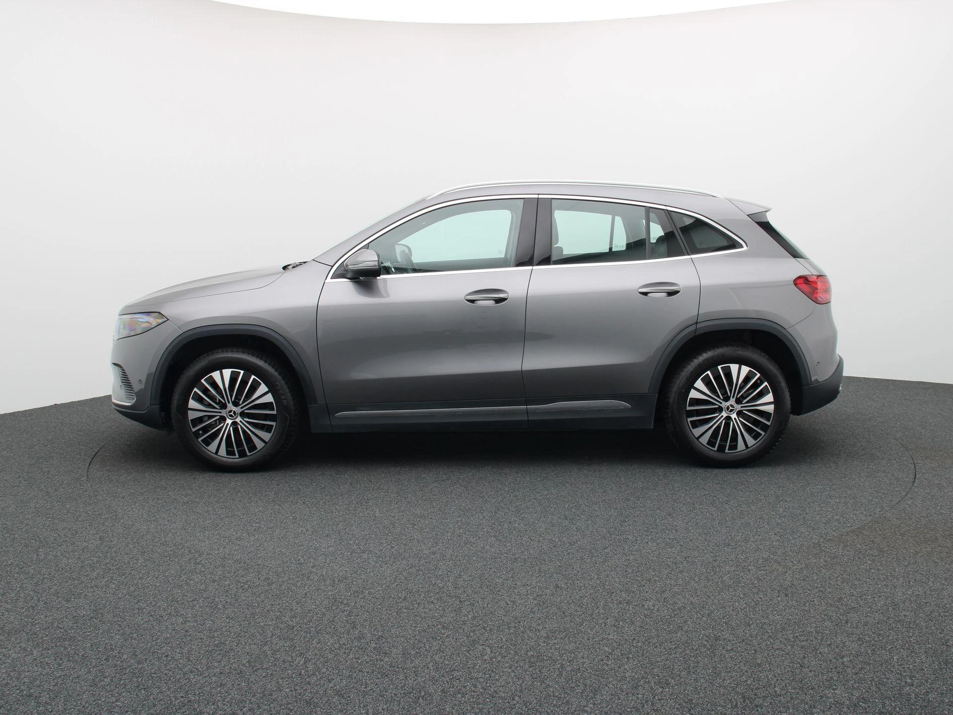 Mercedes-Benz-EQA-image-3