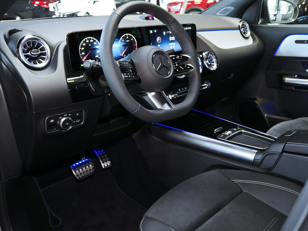 Mercedes-Benz-GLA 200 d-image-5