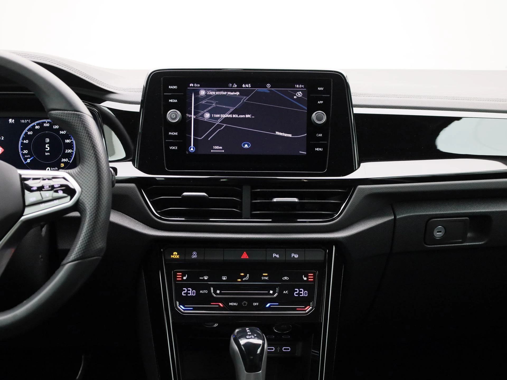 Volkswagen-T-Roc-image-8