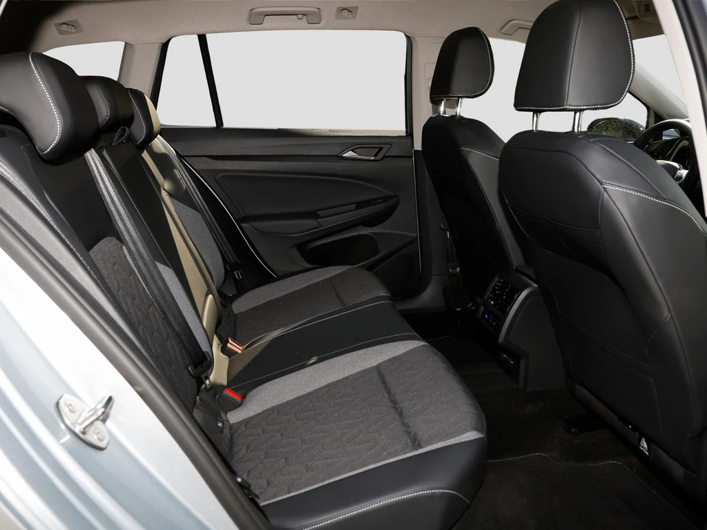 Volkswagen-Golf-image-9