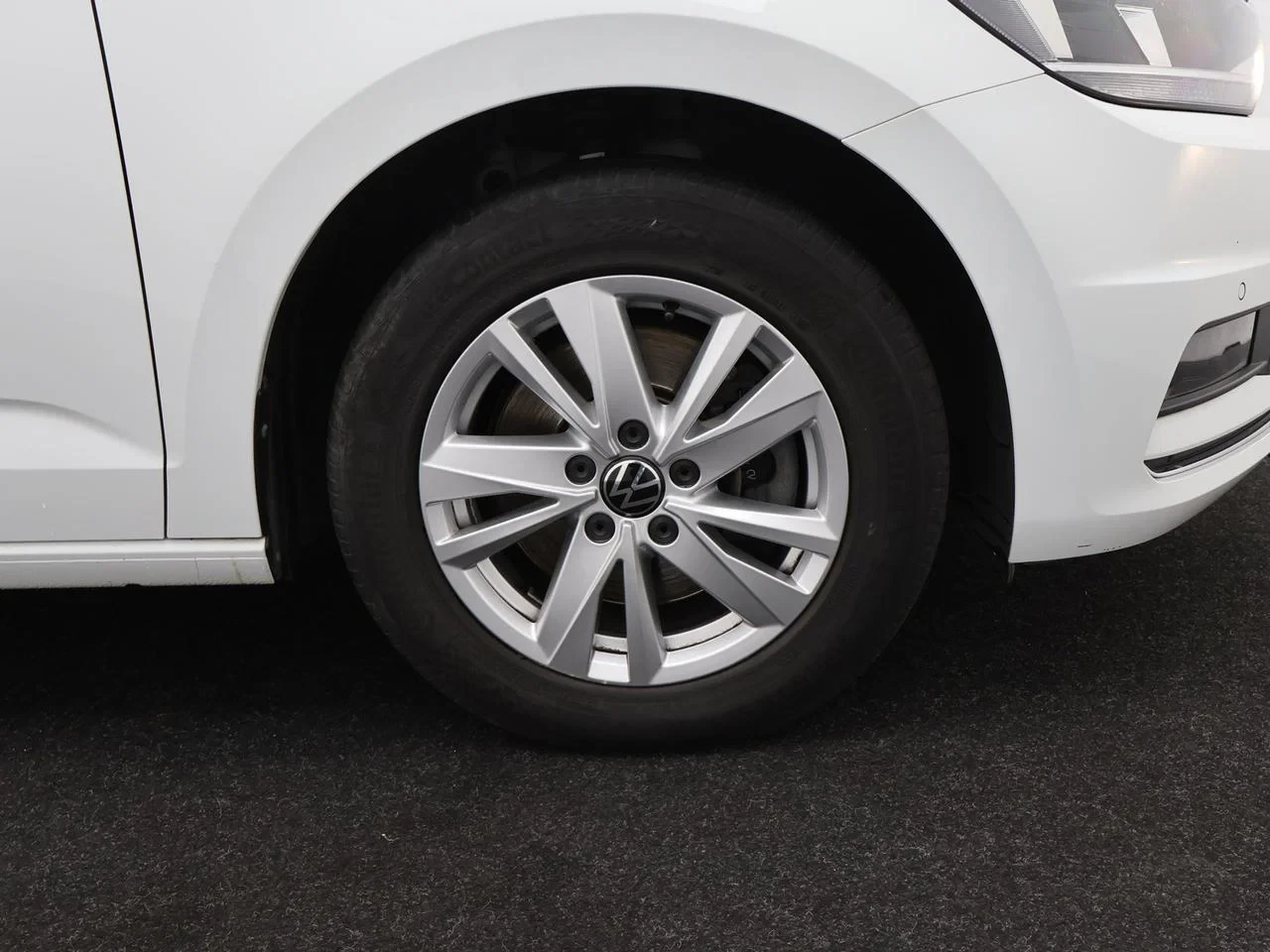 Volkswagen-Touran-image-12