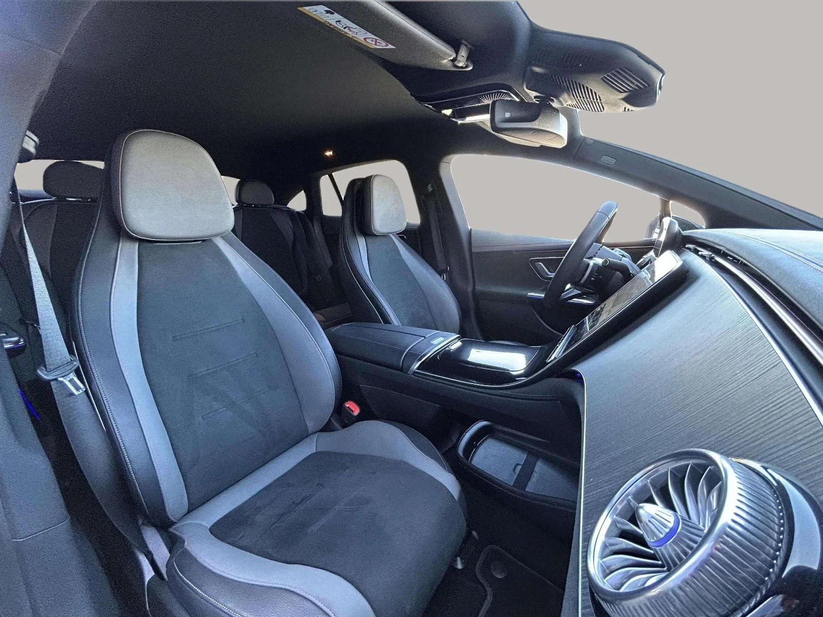 Mercedes-Benz-EQE-image-17