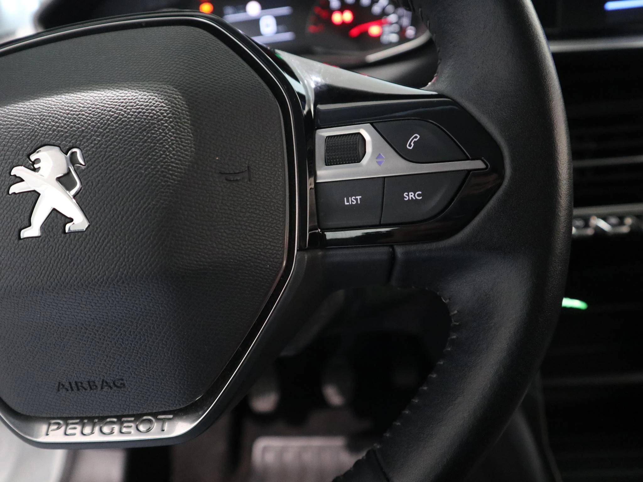 Peugeot-208-image-13