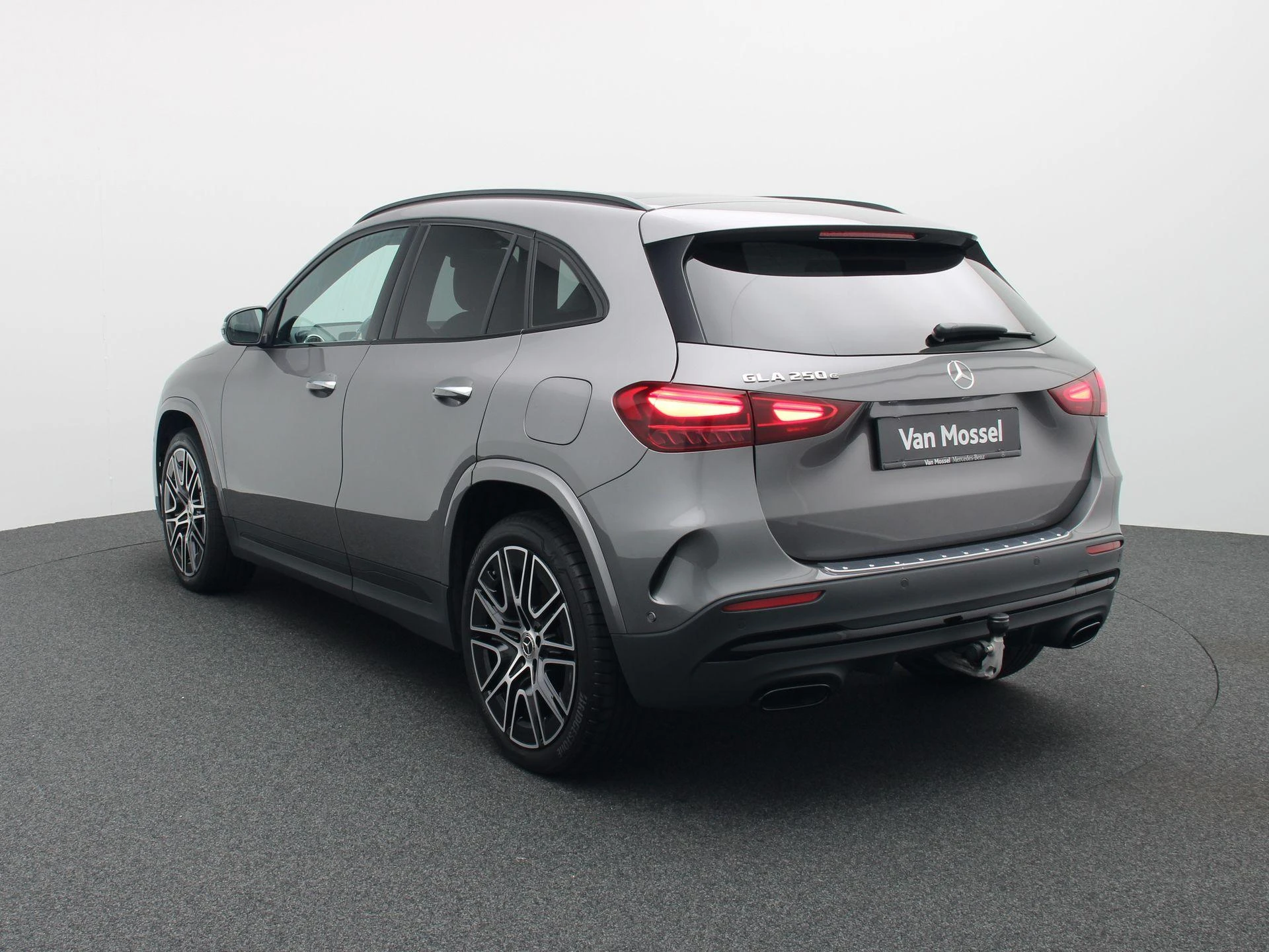 Mercedes-Benz-GLA-image-1