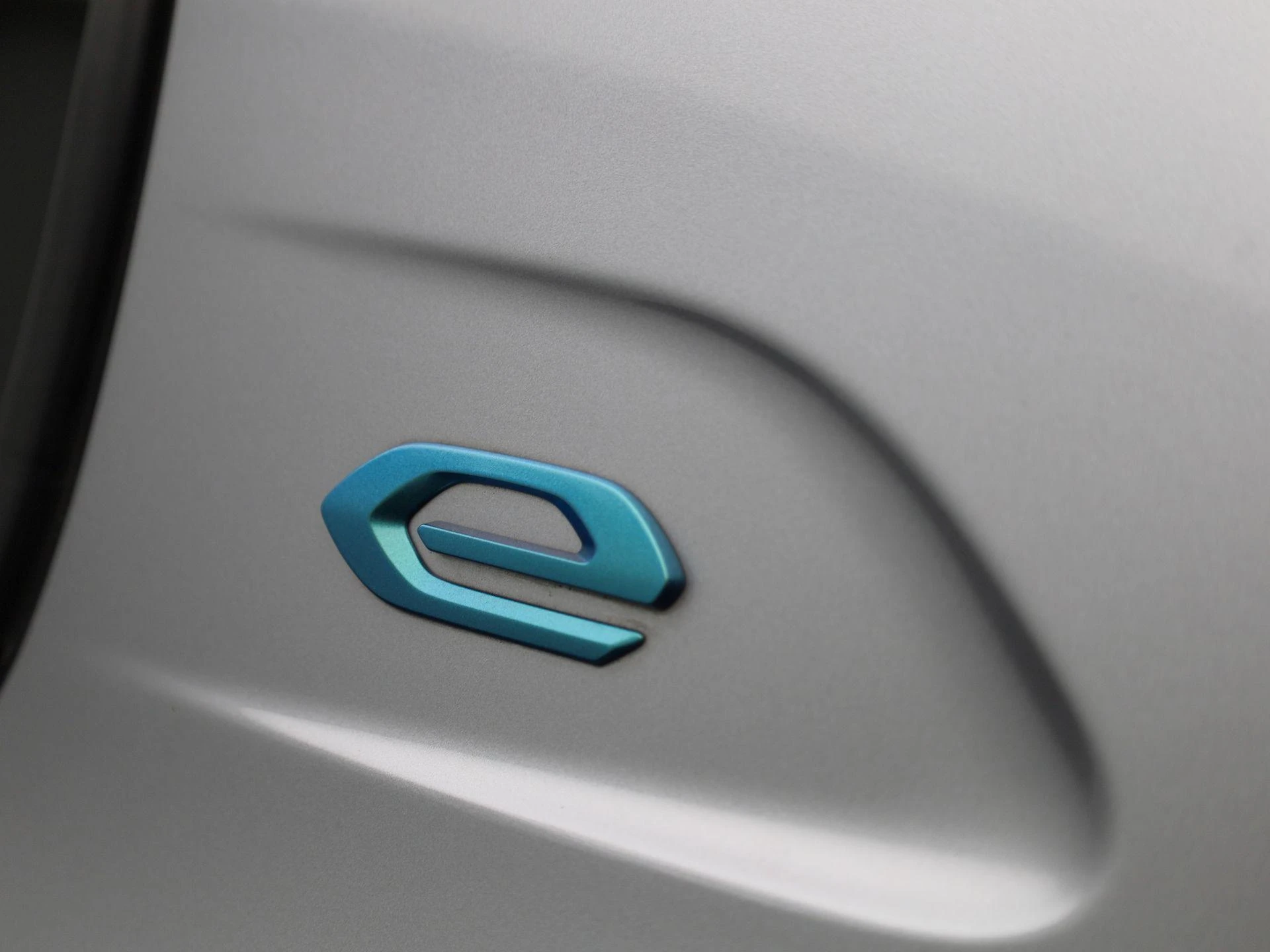 Peugeot-e-208-image-14