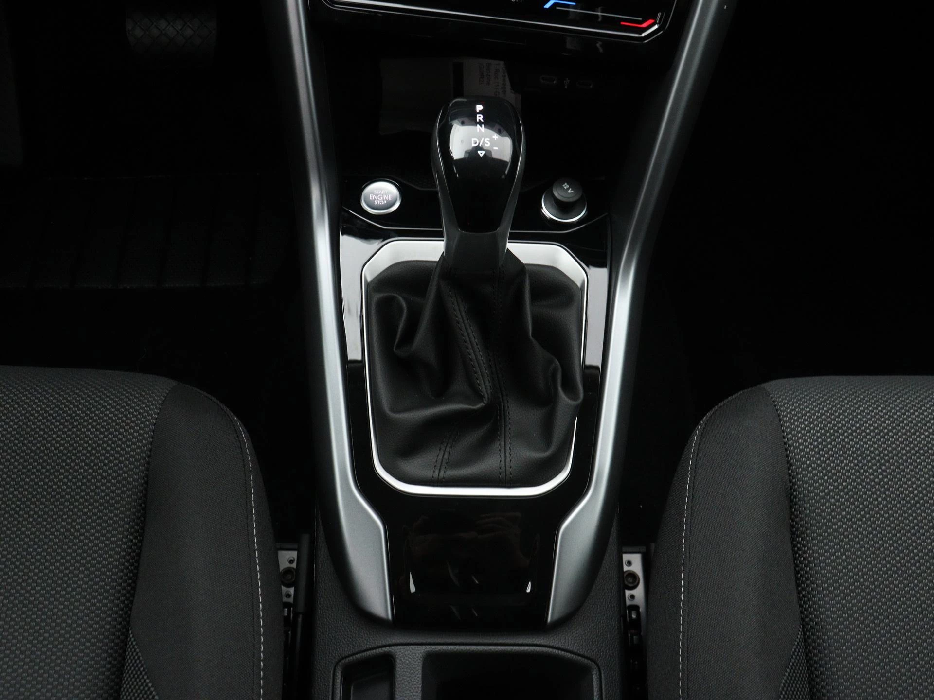 Volkswagen-T-Roc-image-8