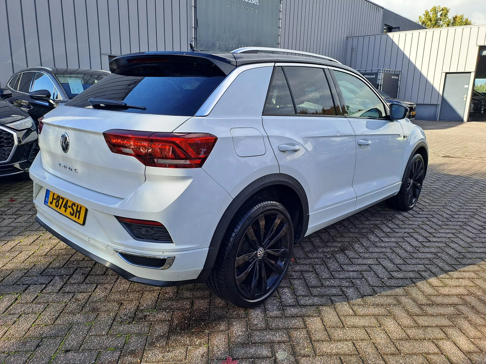 Volkswagen-T-Roc-image-2