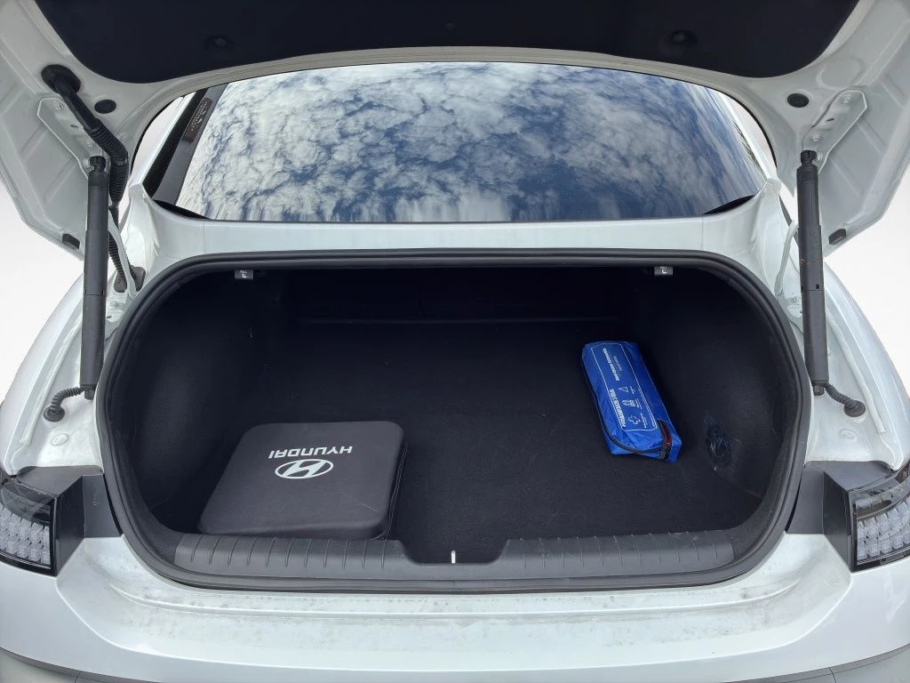 Hyundai-IONIQ 6-image-8