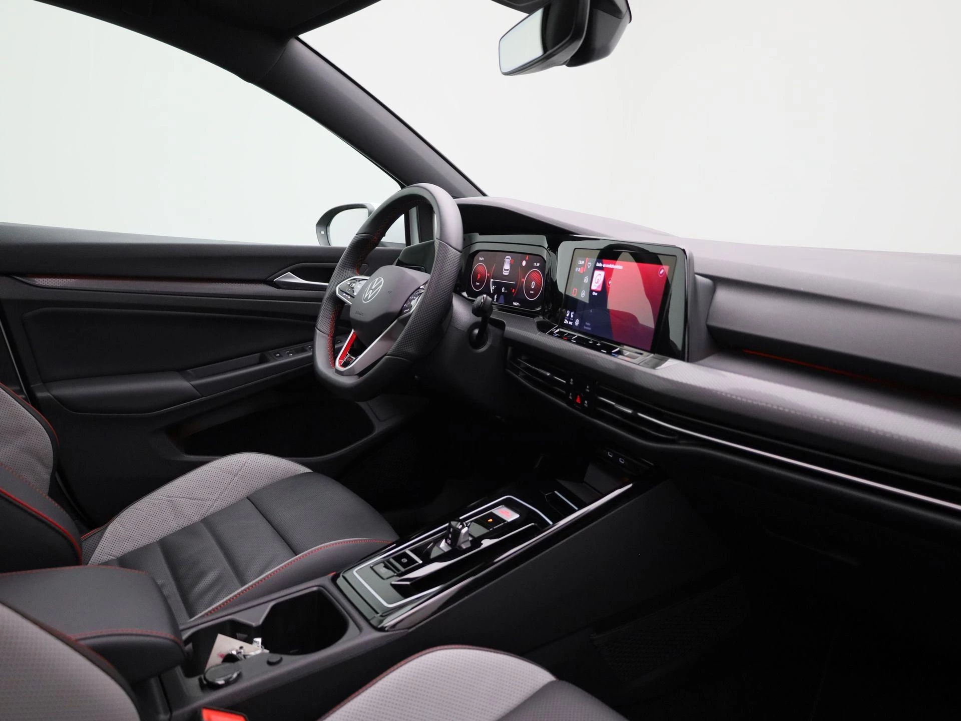 Volkswagen-Golf-image-37