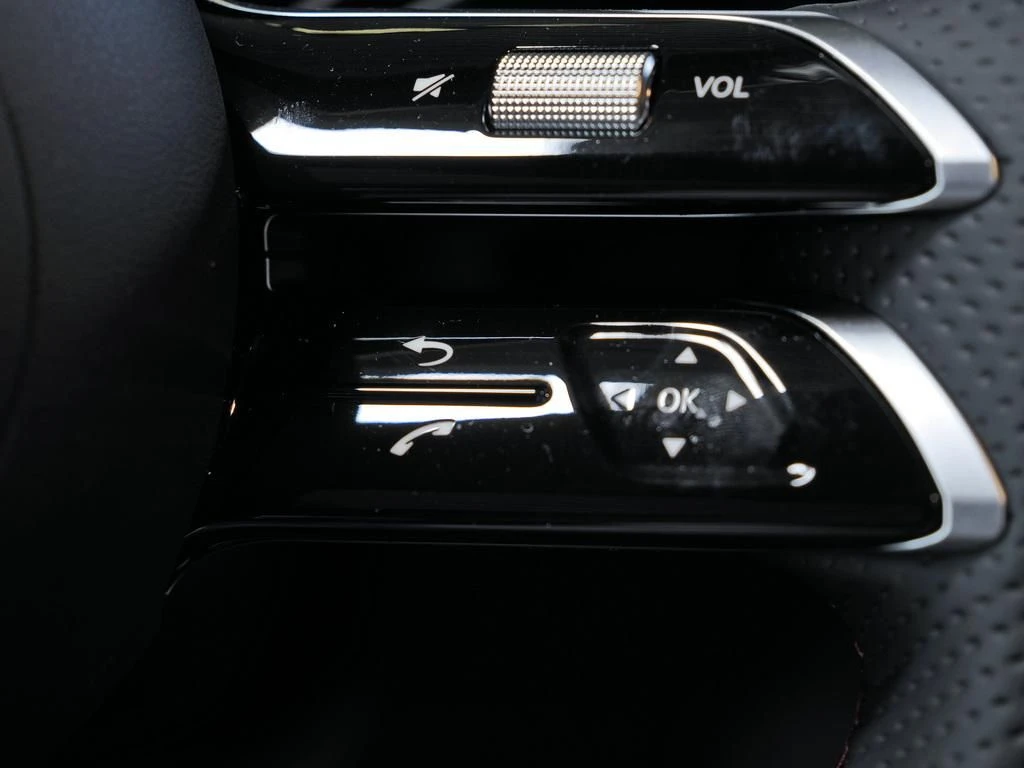 Mercedes-Benz-CLA 200-image-10
