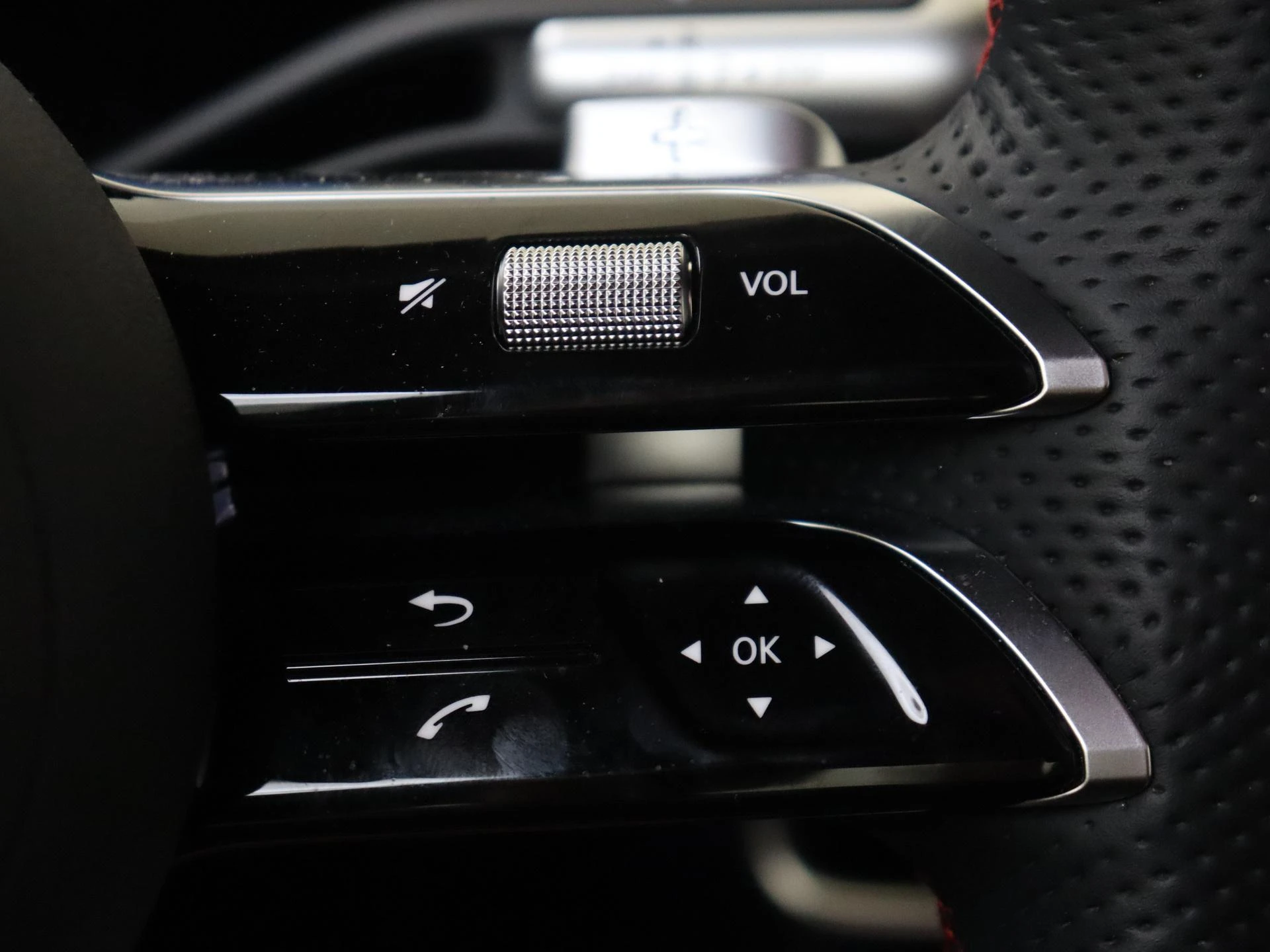 Mercedes-Benz-GLB-image-13