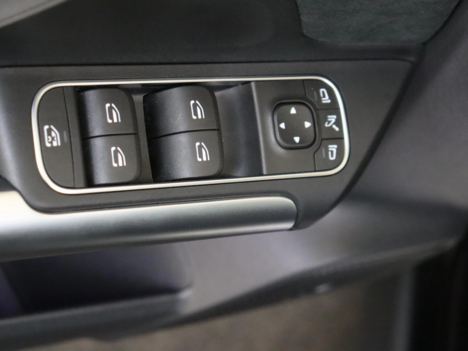 Mercedes-Benz-GLA-image-26