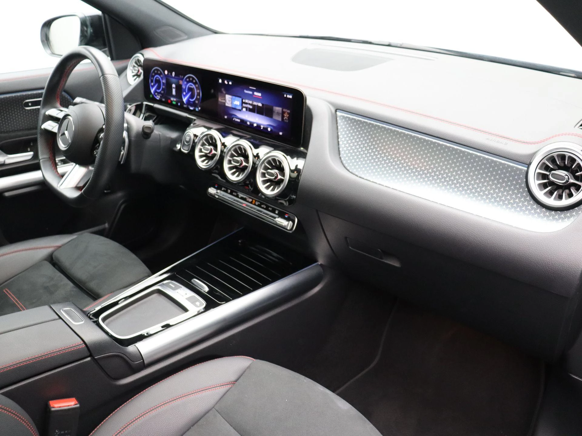 Mercedes-Benz-EQA-image-21
