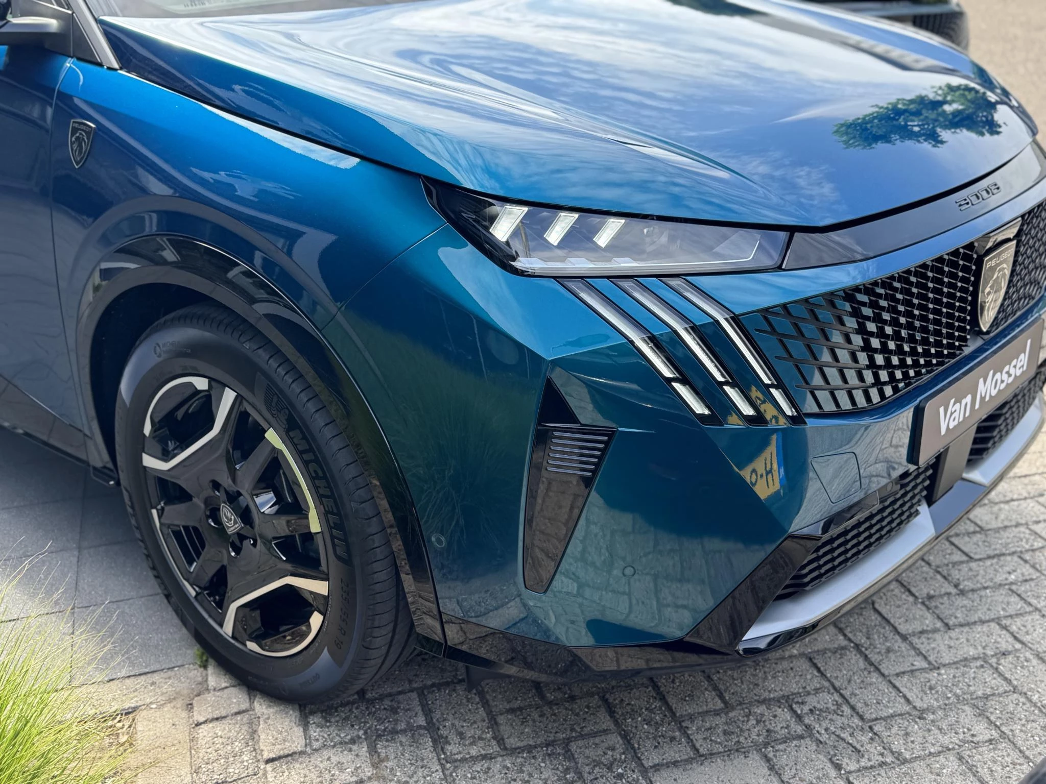Peugeot e-3008 GT Long Range 230 97 kWh