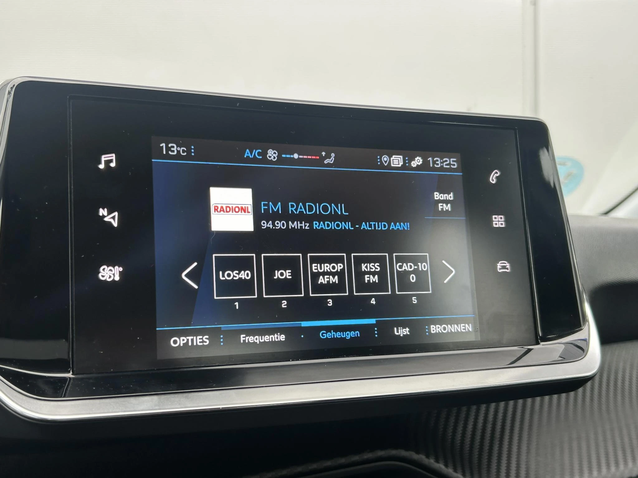 Peugeot-208-image-13