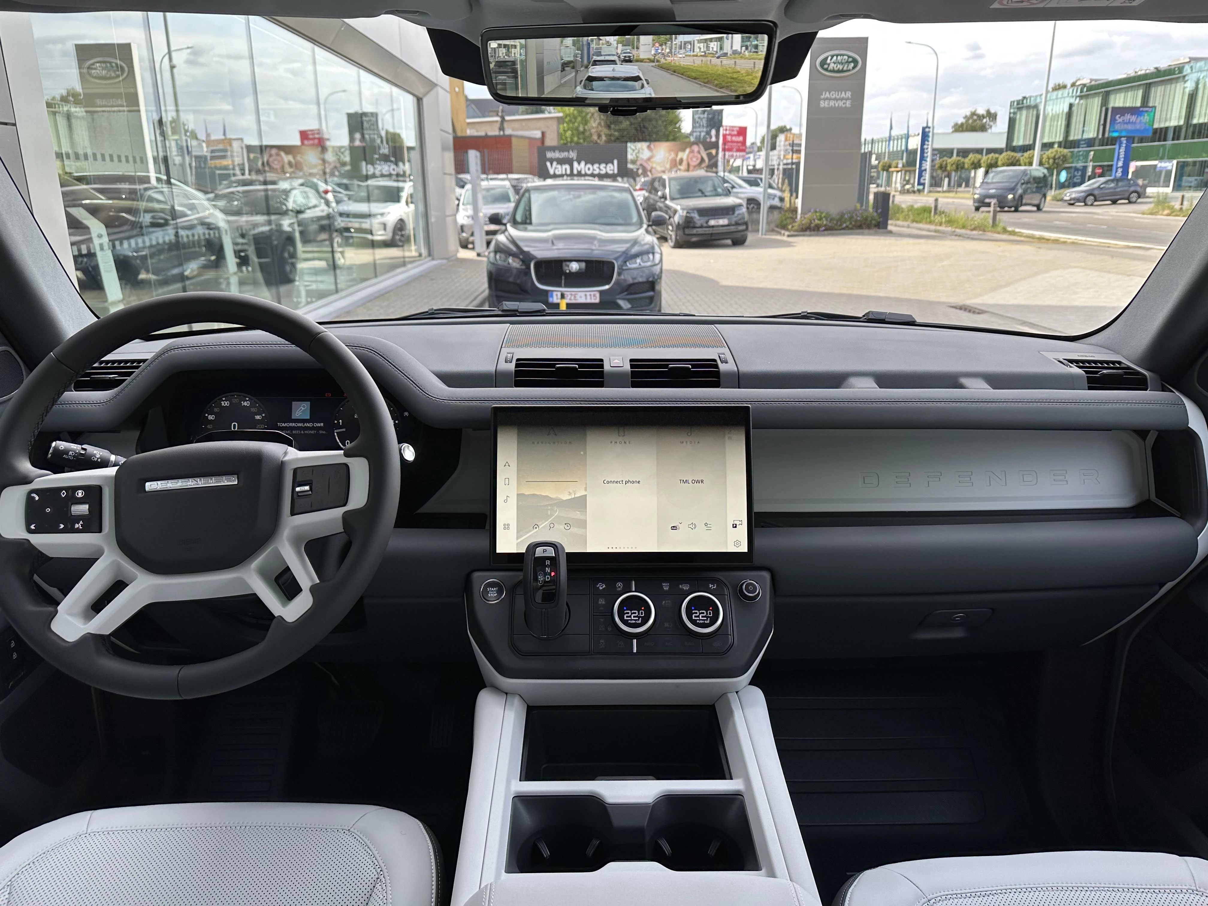 Land Rover-Defender-image-12