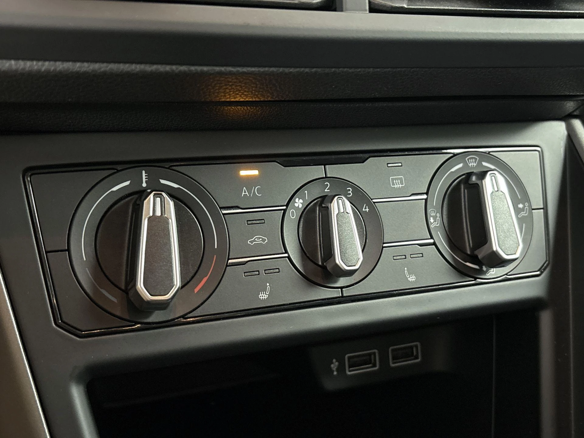 Volkswagen-Polo-image-18