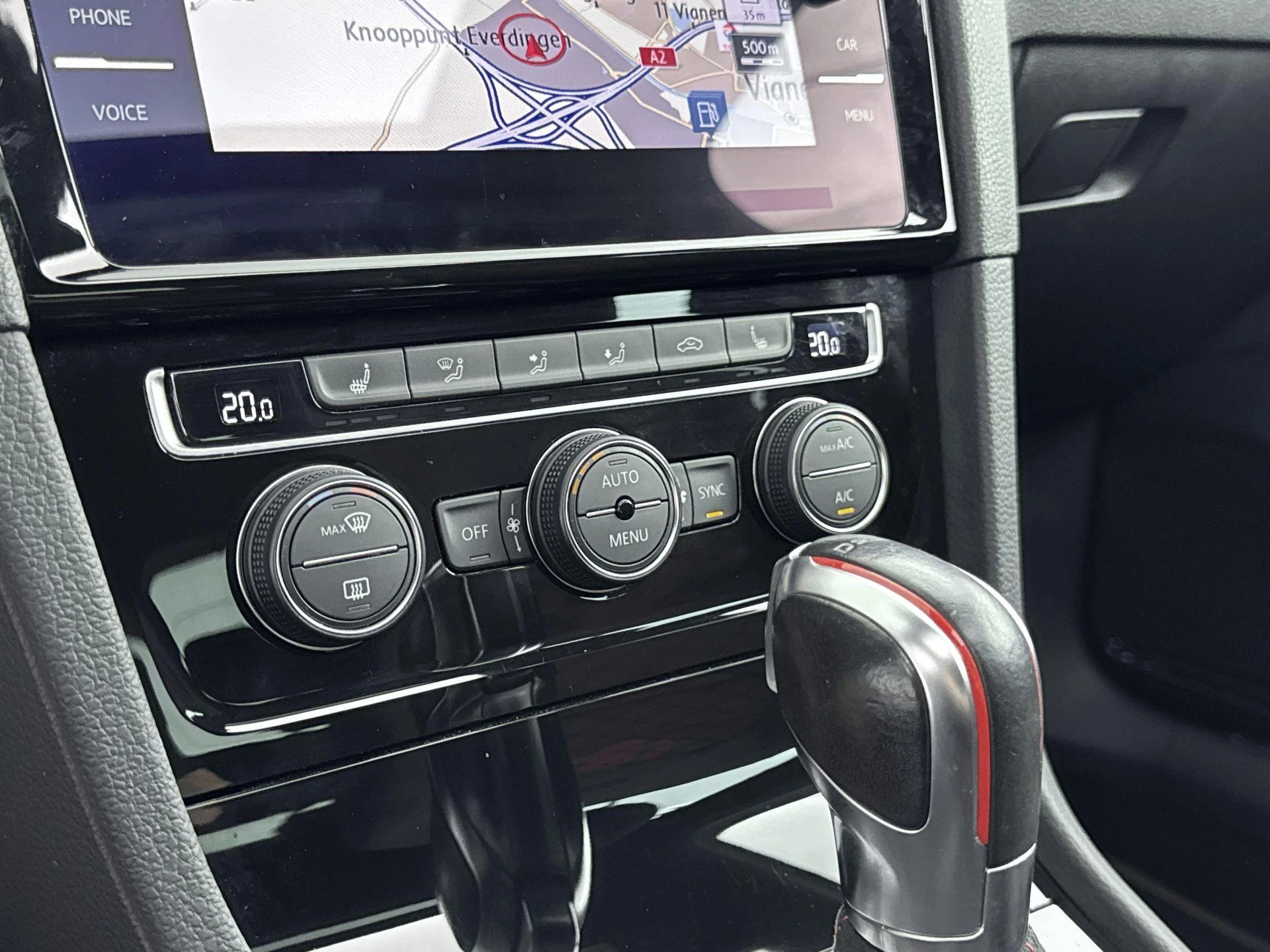 Volkswagen-Golf-image-18