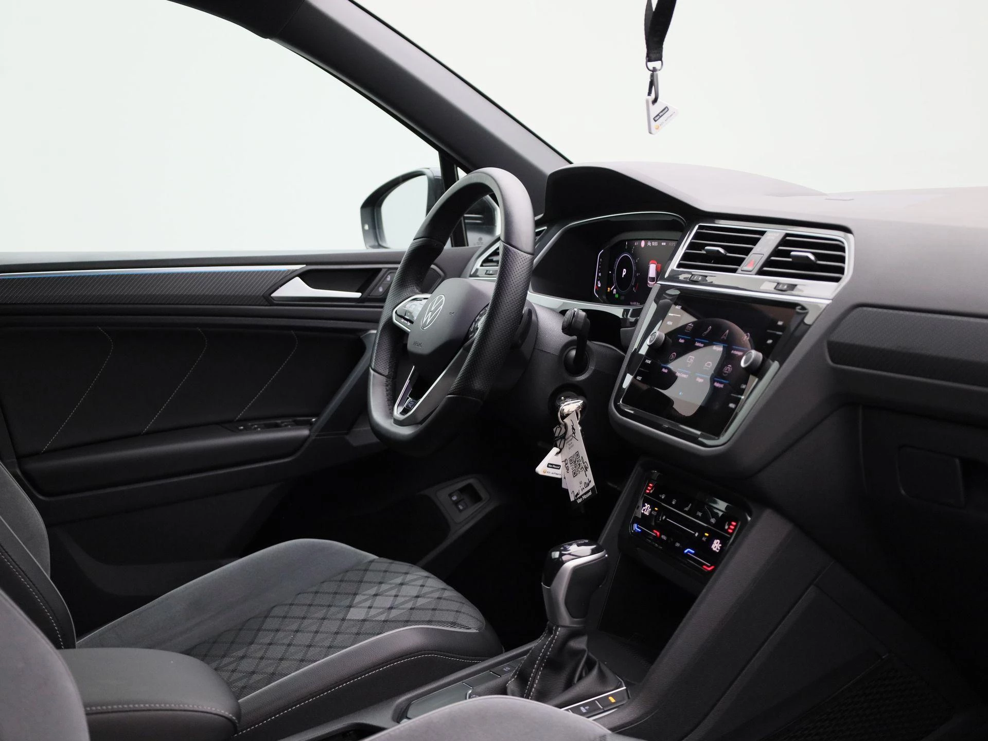 Volkswagen-Tiguan-image-36