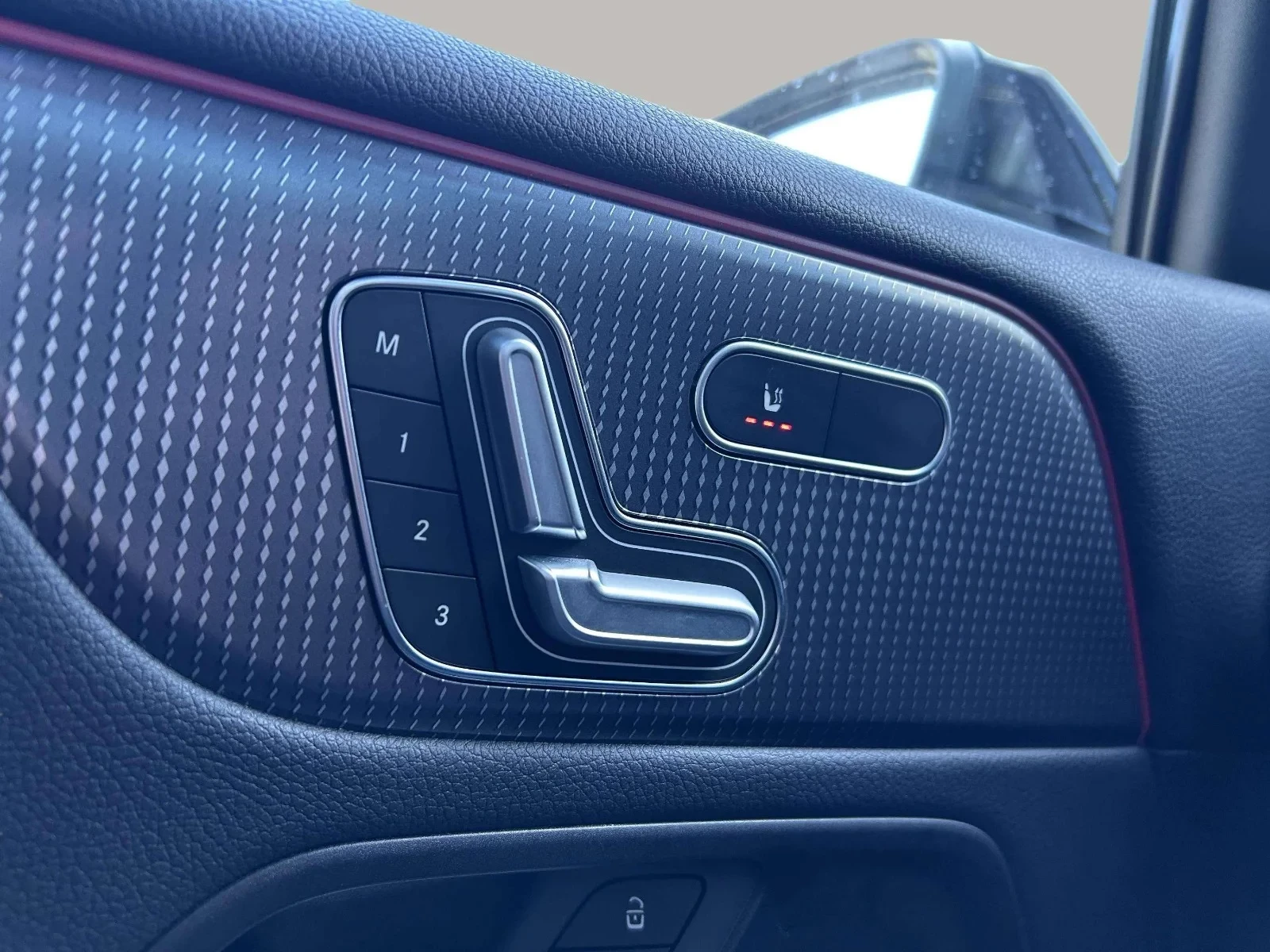 Mercedes-Benz-EQB-image-10