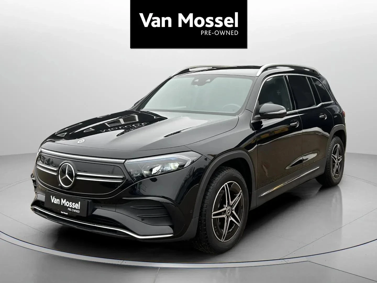 Mercedes-Benz-EQB-image-0