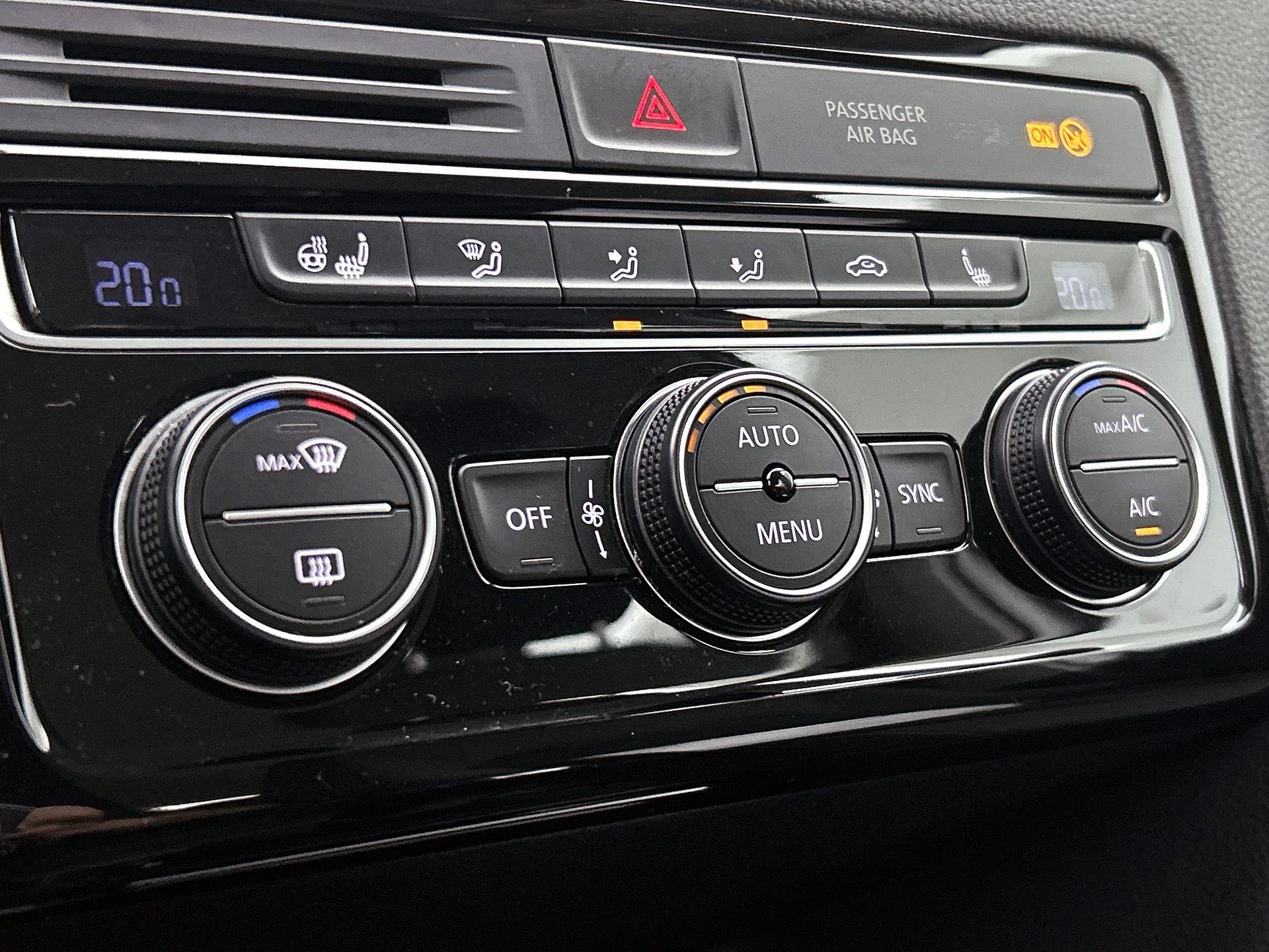 Volkswagen-Golf Sportsvan-image-17