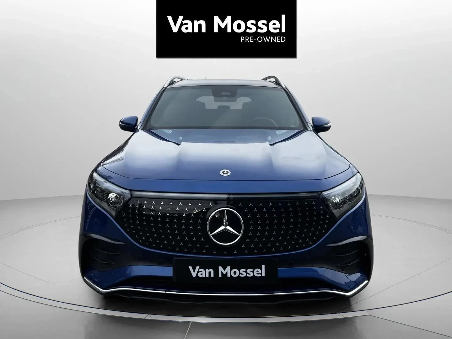 Mercedes-Benz-EQB-image-1