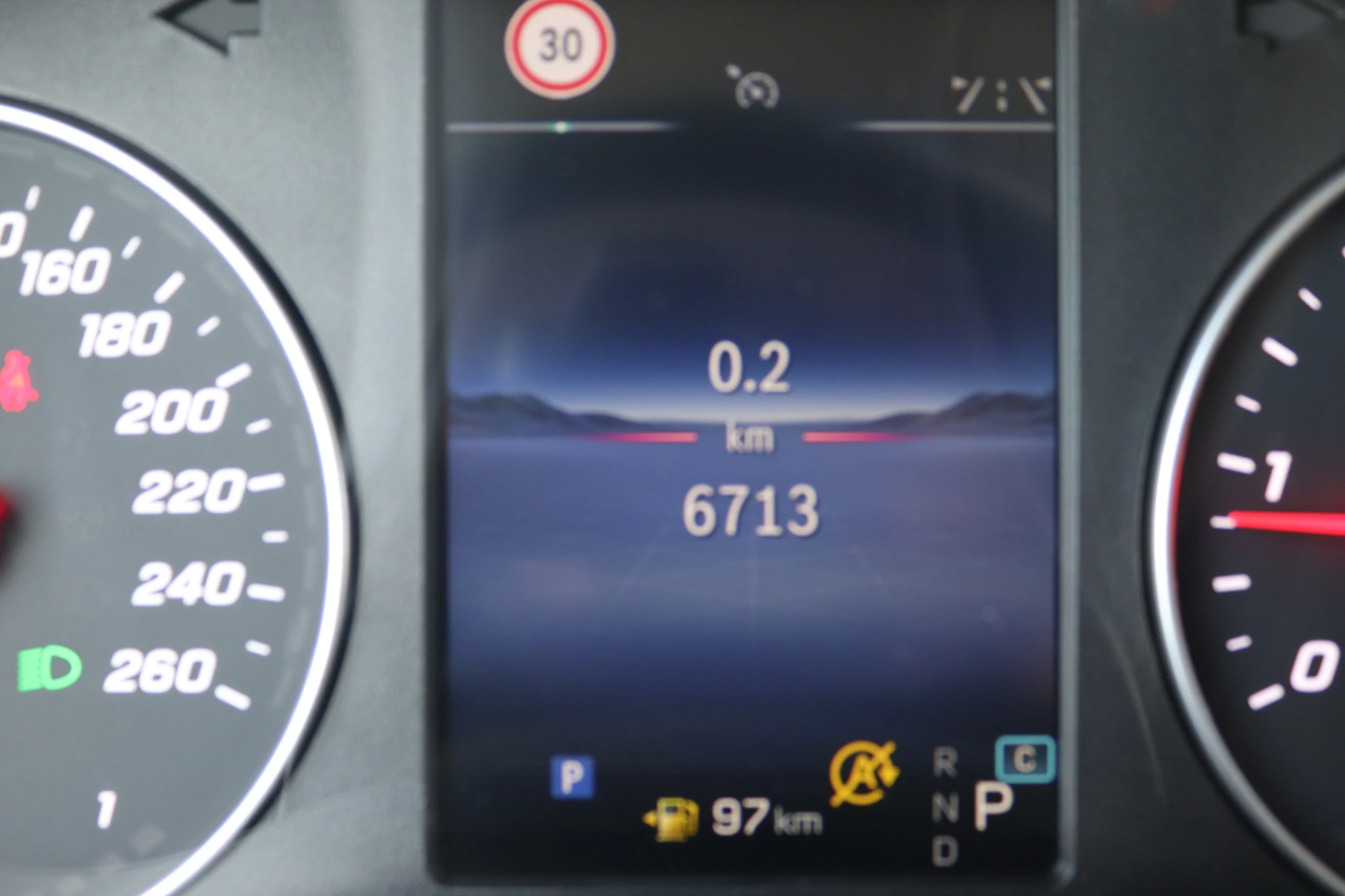 Mercedes-Benz-Vito-image-5