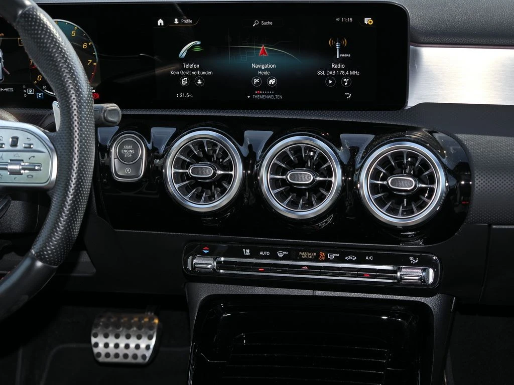 Mercedes-AMG-A-Klasse 45-image-10