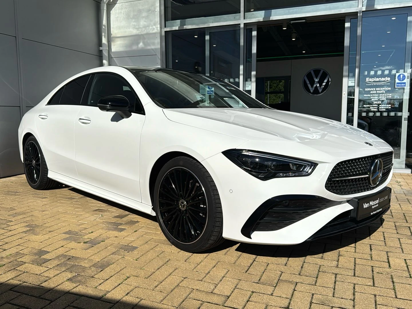 Mercedes-Benz-CLA-image-17