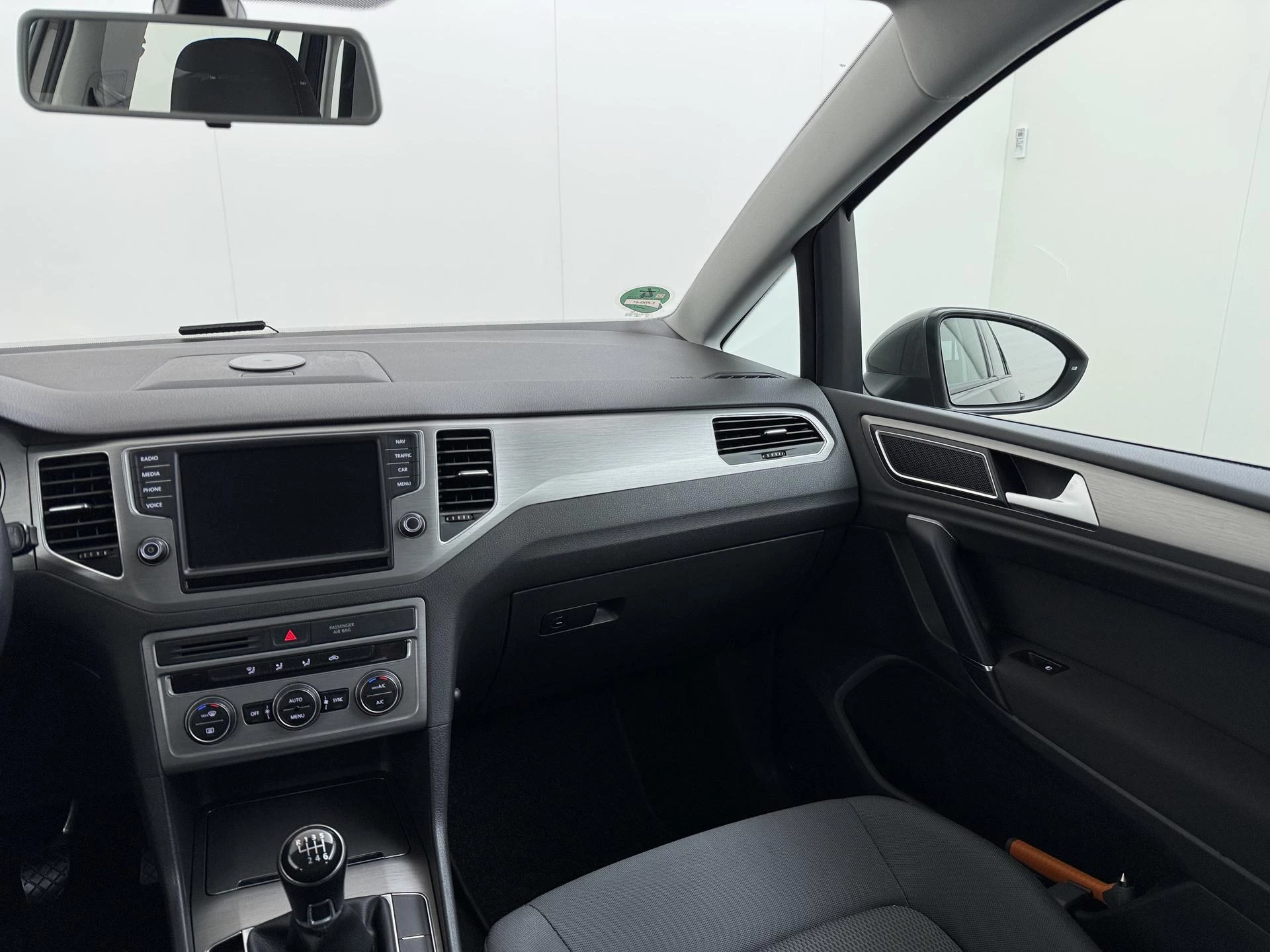 Volkswagen-Golf Sportsvan-image-14