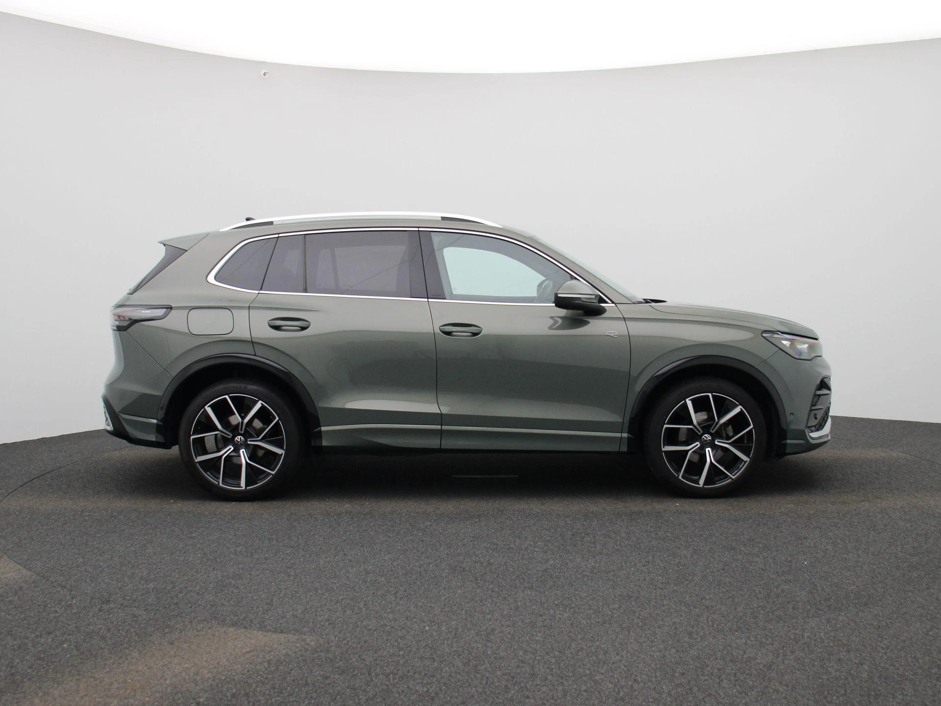Volkswagen-Tiguan-image-5
