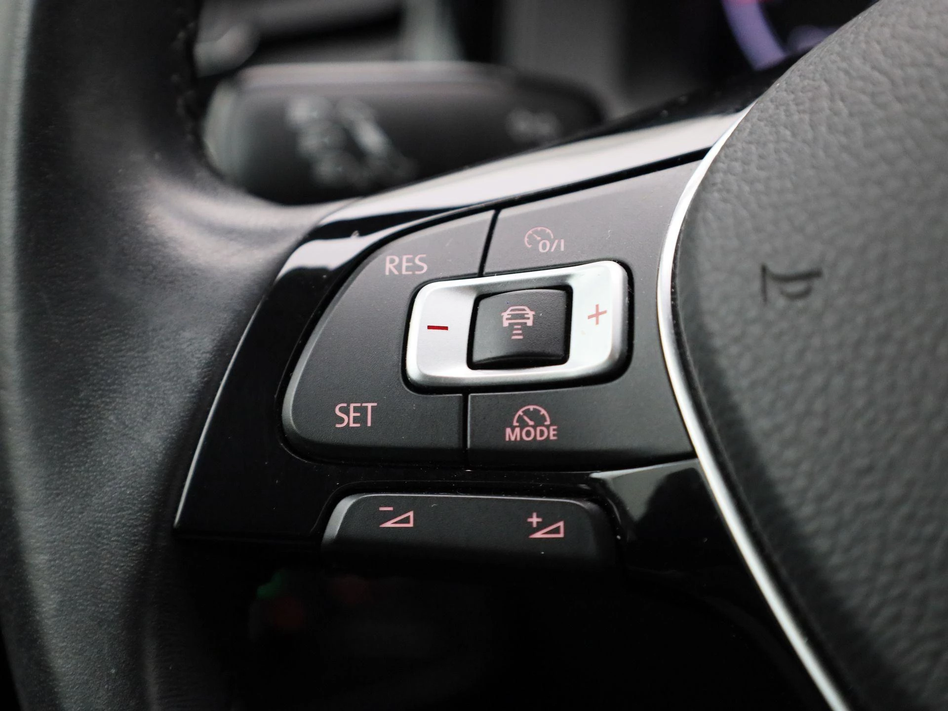 Volkswagen-Polo-image-17