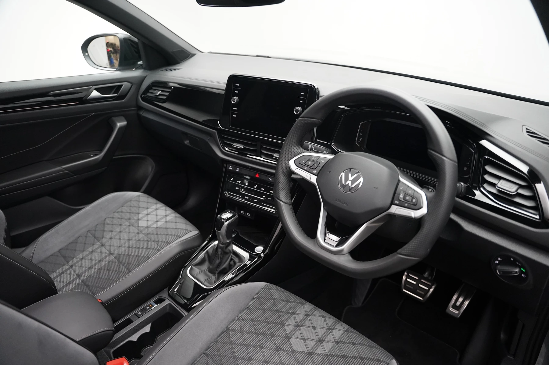 Volkswagen-T-Roc-image-5