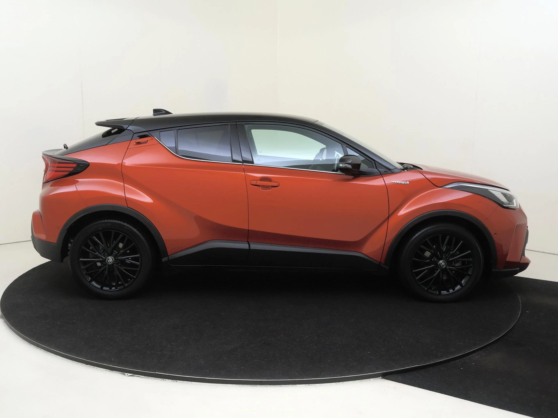 Toyota-C-HR-image-8