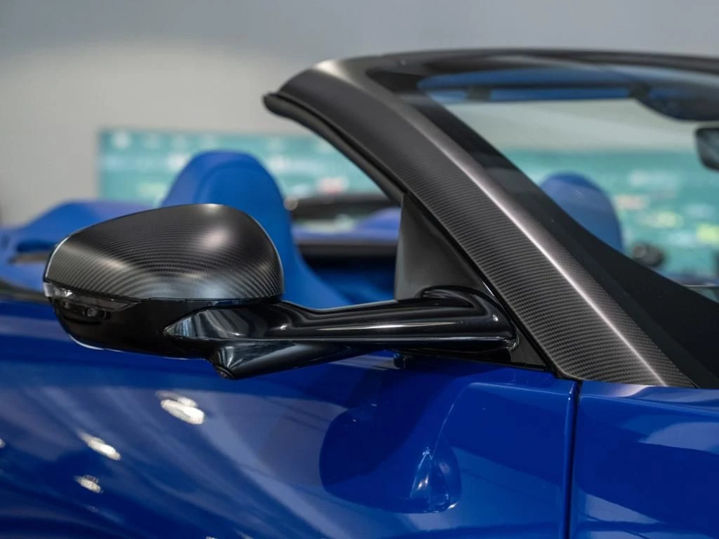 Aston Martin-Vanquish-image-21