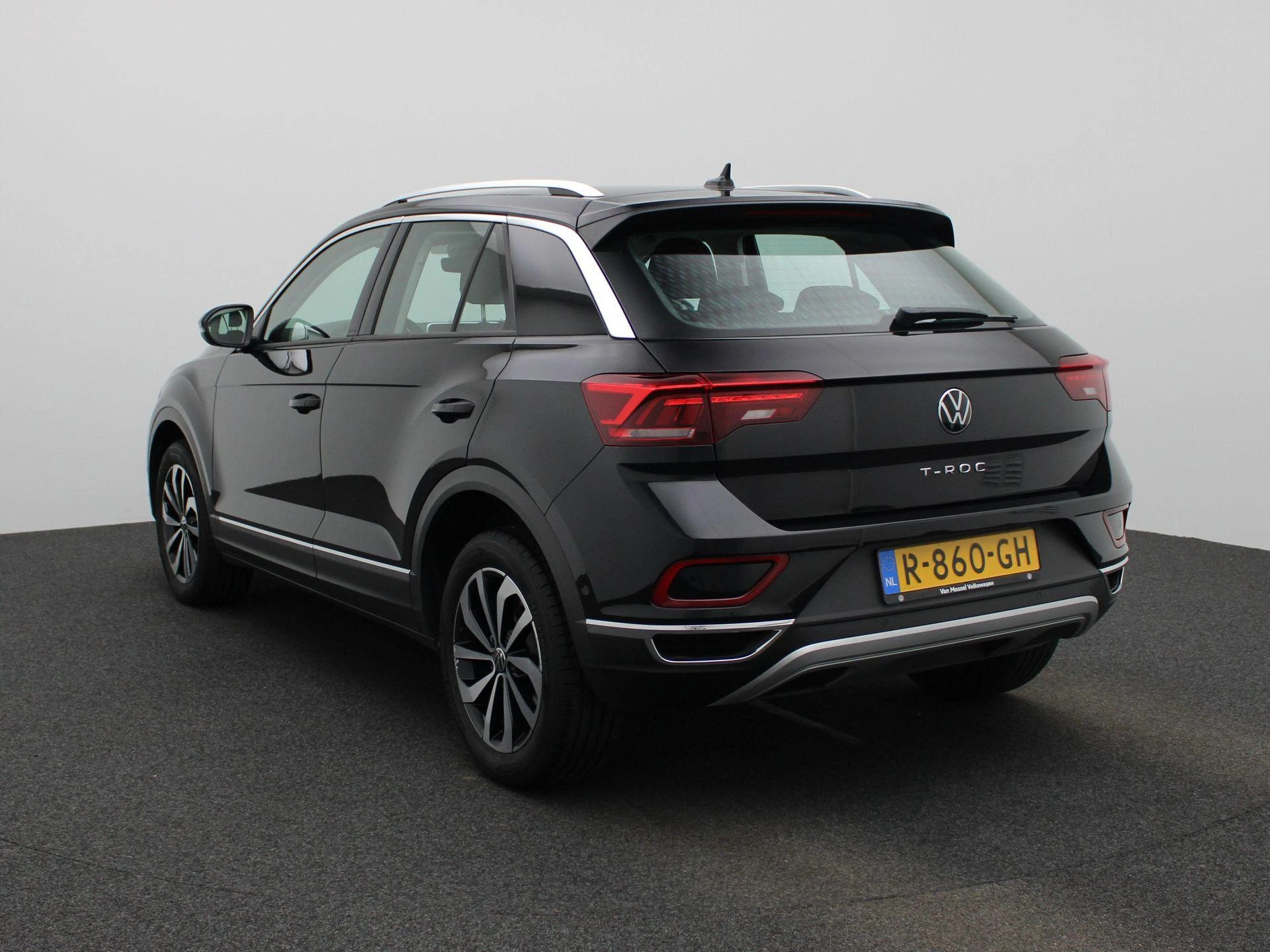 Volkswagen-T-Roc-image-1