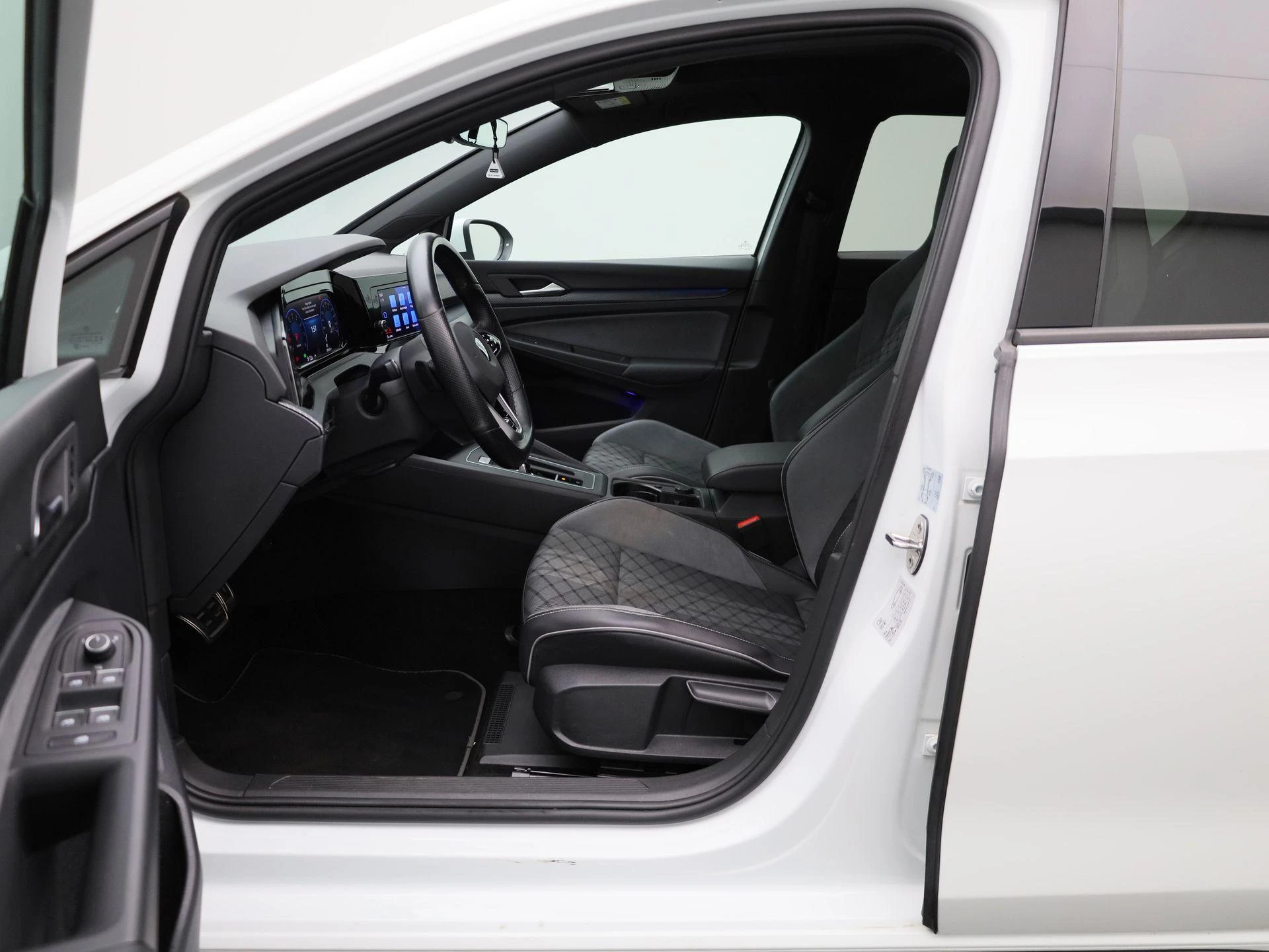 Volkswagen-Golf-image-8