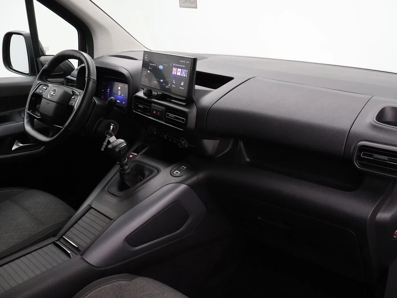 Opel-Combo Life-image-12