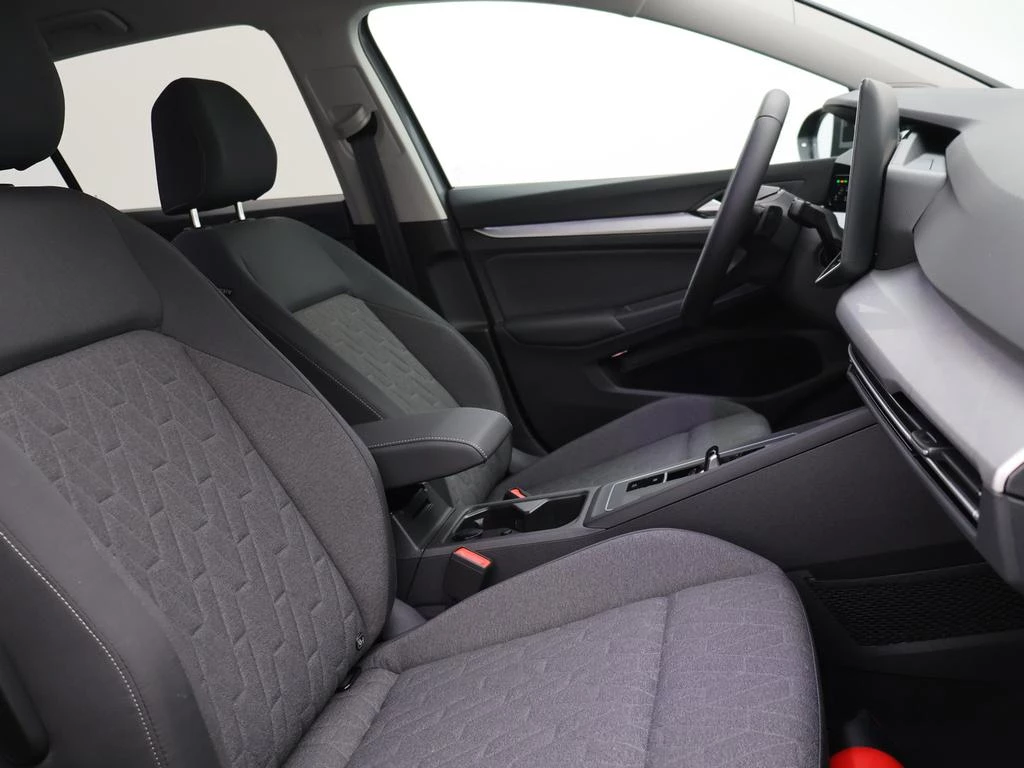 Volkswagen Golf VIII Golf Life Business 1.5eTSI 116PK AUTOMAAT * DEMO *