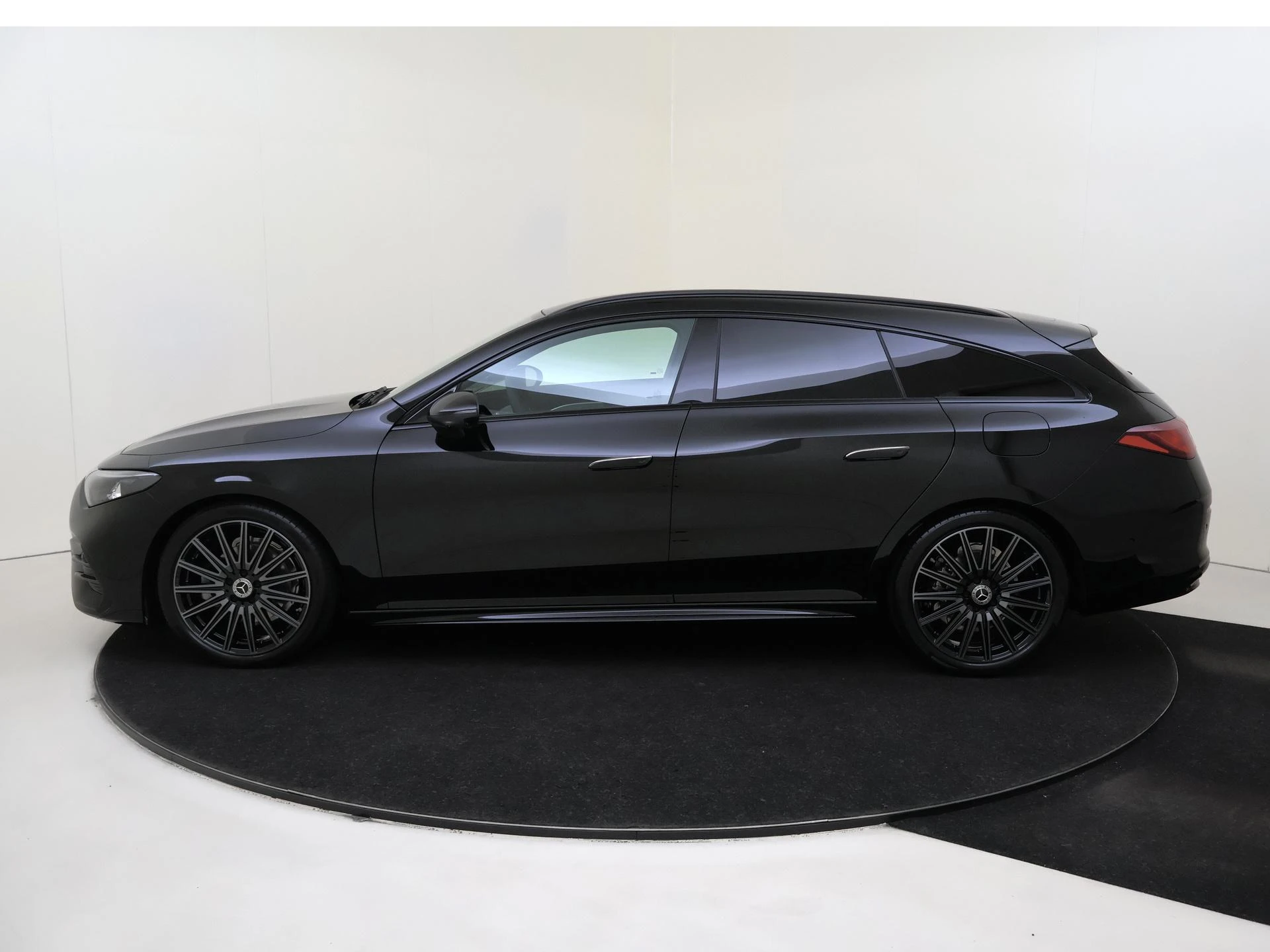Mercedes-Benz-CLA-image-7