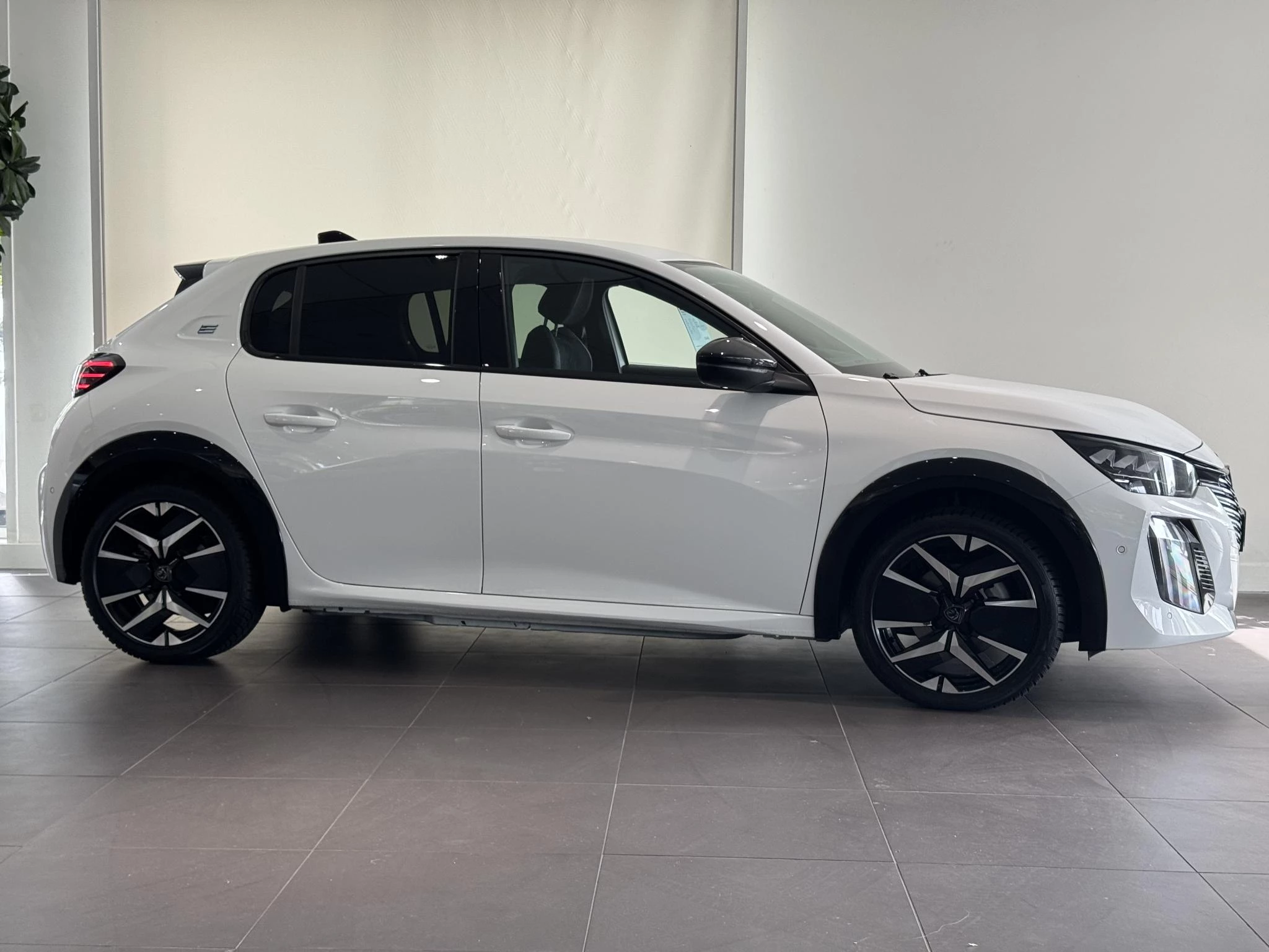 Peugeot e-208