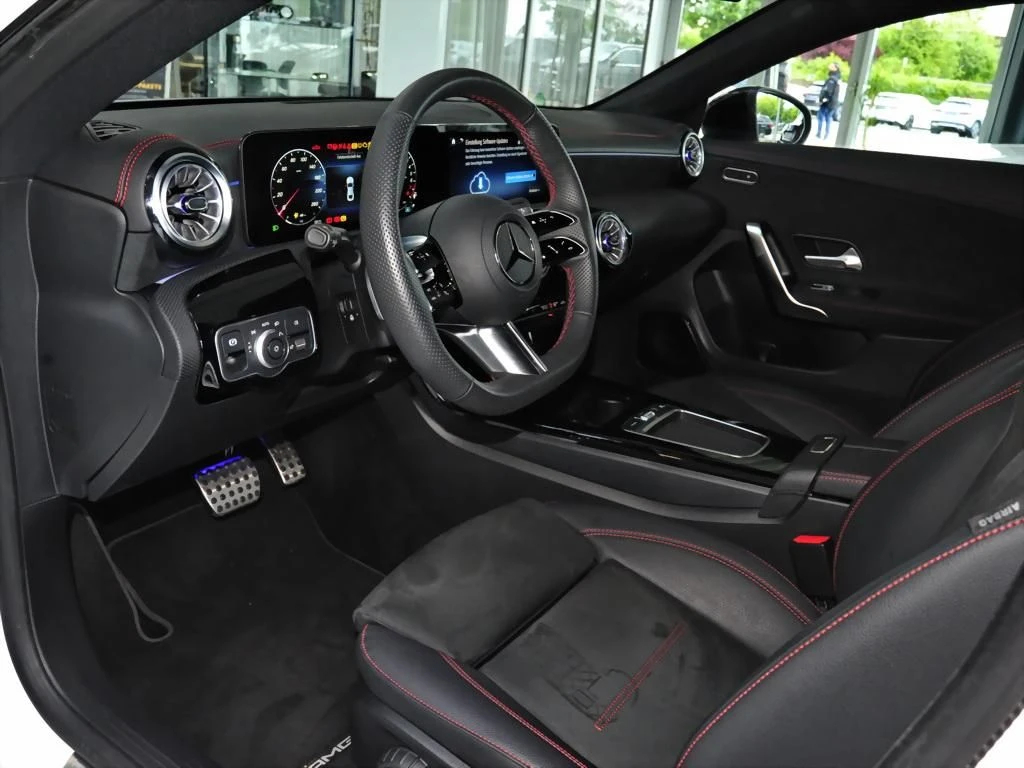 Mercedes-Benz-CLA 250 e-image-8