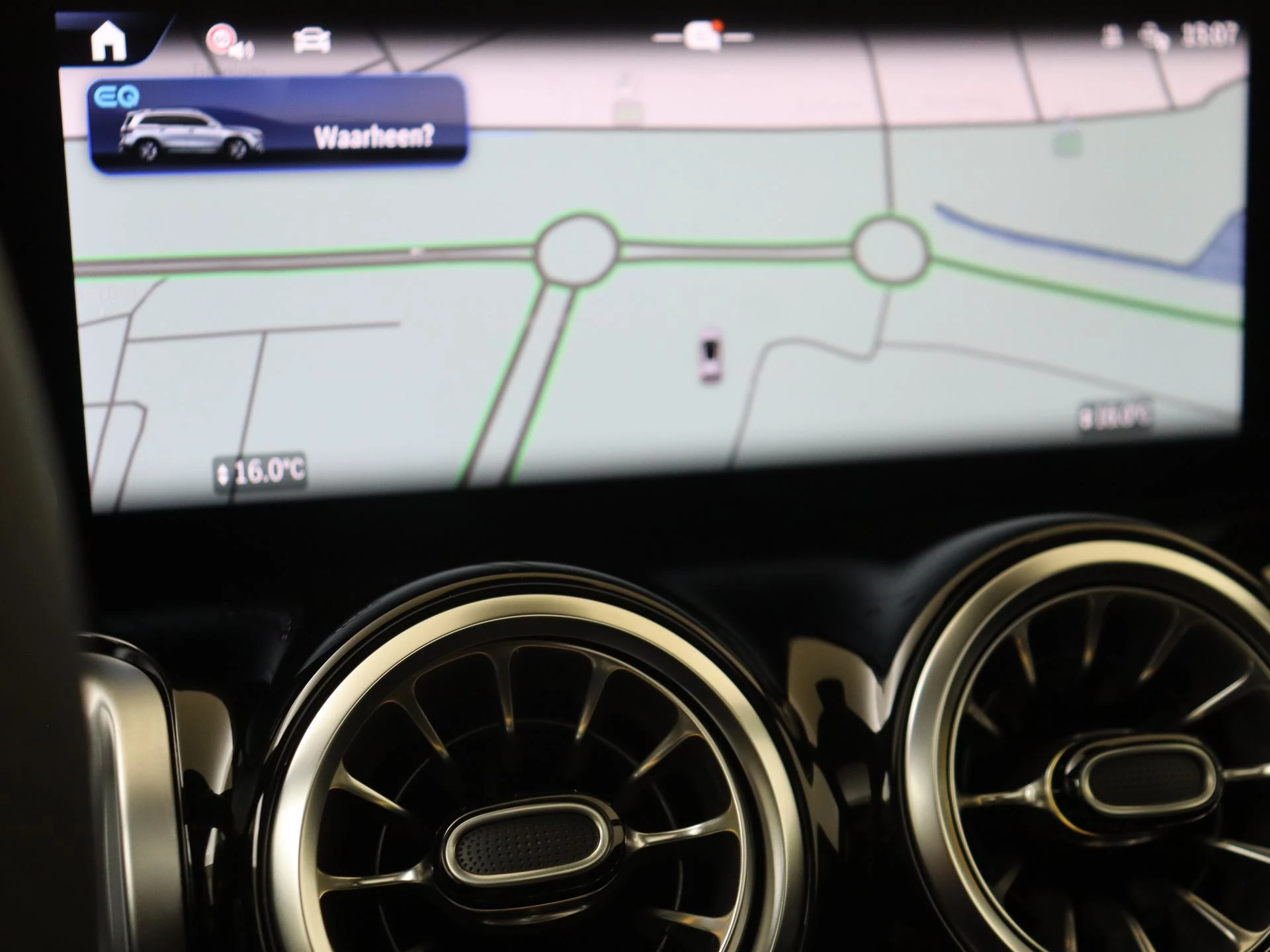 Mercedes-Benz-EQB-image-17